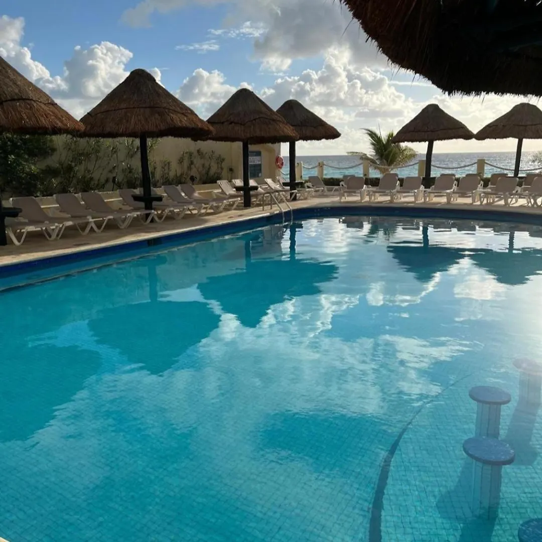 אפרטהוטל קנקון Luxury Ocean Front With Activities & Entertainment מלון דירות