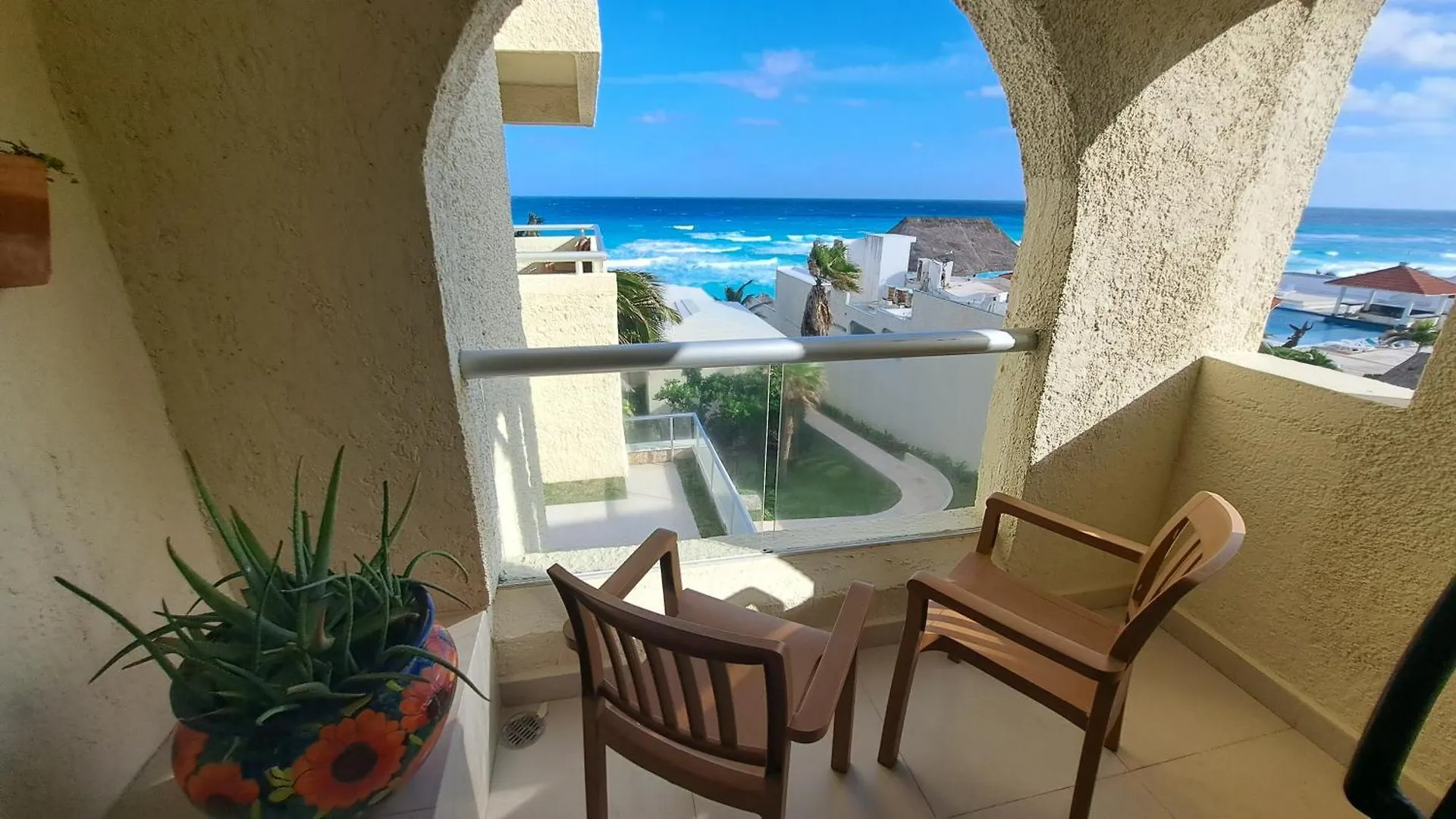 מלון דירות אפרטהוטל קנקון Luxury Ocean Front With Activities & Entertainment מקסיקו
