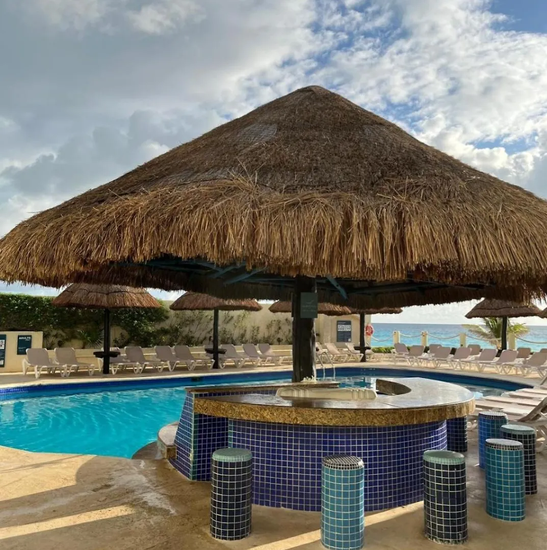 אפרטהוטל קנקון Luxury Ocean Front With Activities & Entertainment מלון דירות