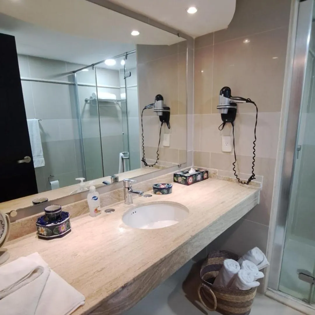 מלון דירות אפרטהוטל קנקון Luxury Ocean Front With Activities & Entertainment