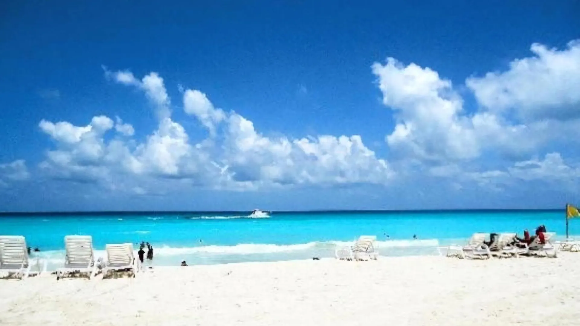 Luxury Ocean Front With Activities & Entertainment location