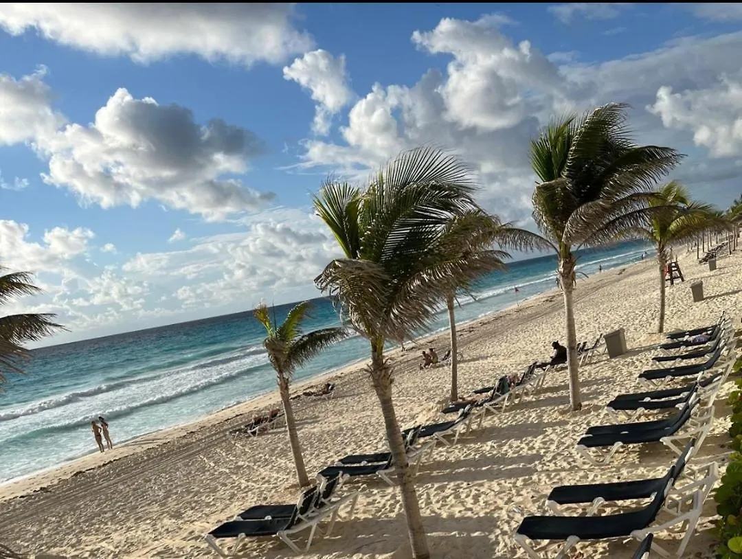 Aparthotel Luxury Ocean Front With Activities & Entertainment Cancún