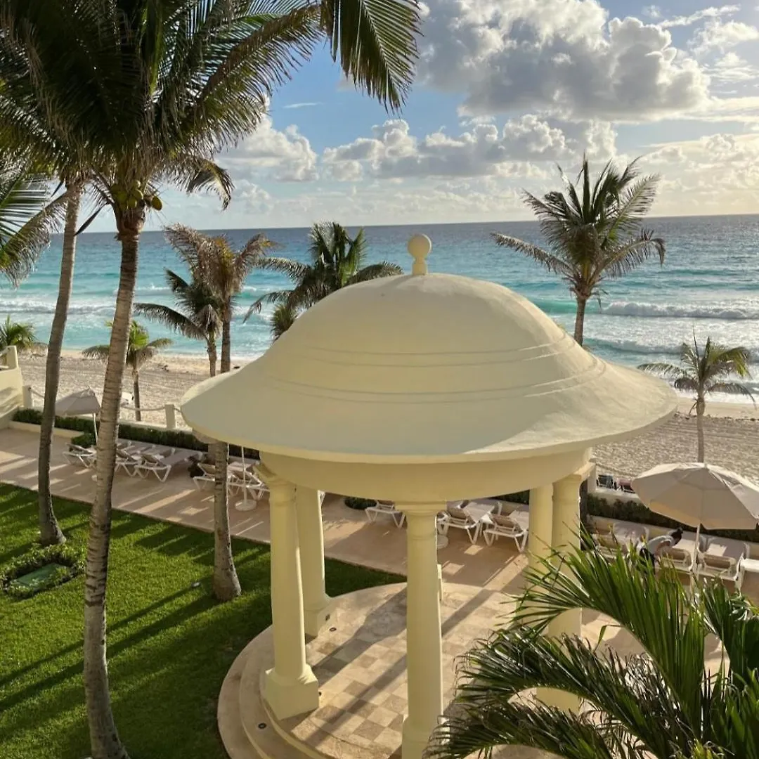 Aparthotel Luxury Ocean Front With Activities & Entertainment Cancún