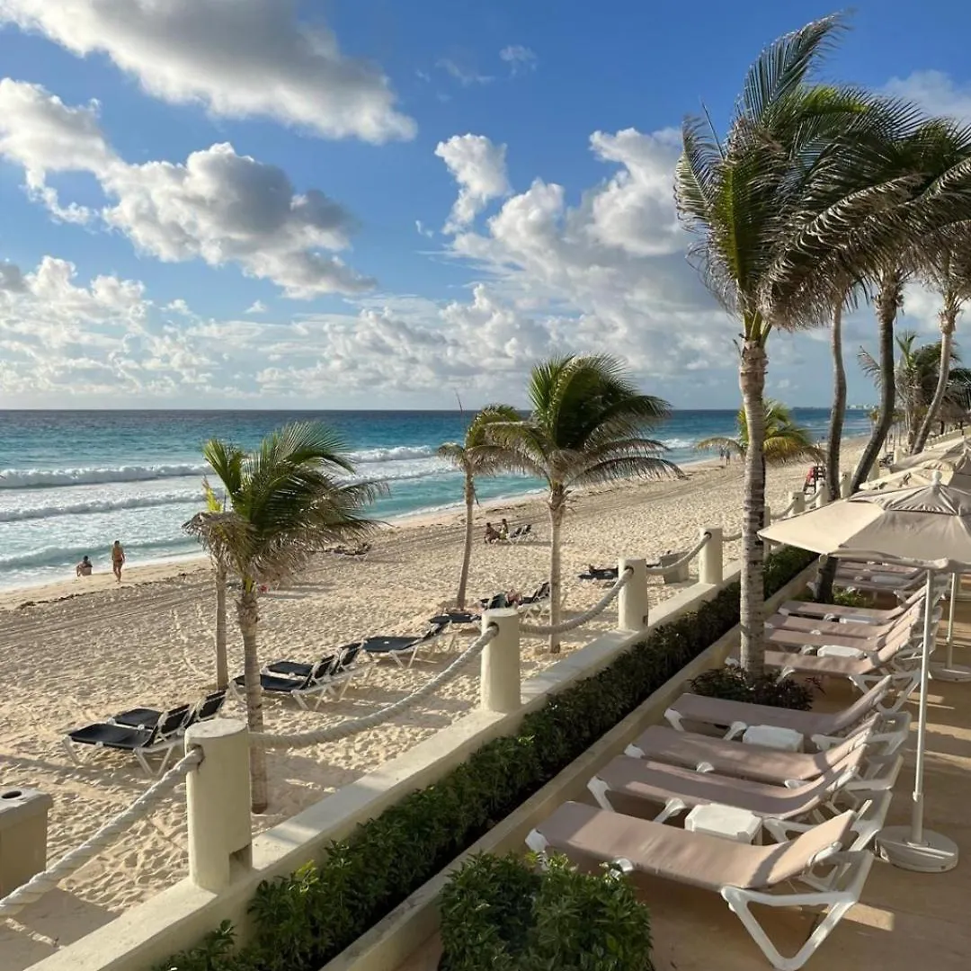 Aparthotel Luxury Ocean Front With Activities & Entertainment Cancún Meksyk